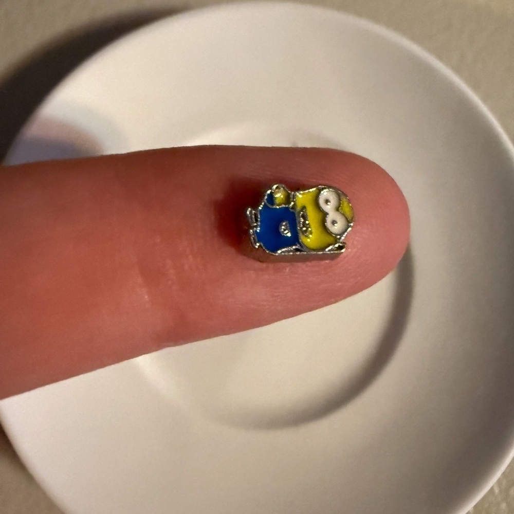 $1 MOVIE FLOATING CHARM~NEW~$1 WITH ANY $10 ORDER OR MORE - Picture 6 of 14